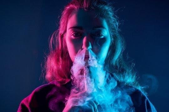 E cigi bolt unveils eco-friendly no smoking e cigarettes signs and vaping etiquette tips