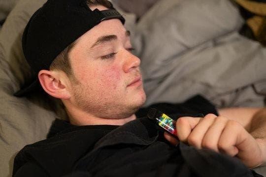 Why E cigi bolt and e-cigarette ads Dominate Vaping Conversations and How Marketers Can Respond